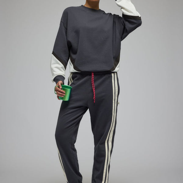 Sweatshirt – Araminta James
